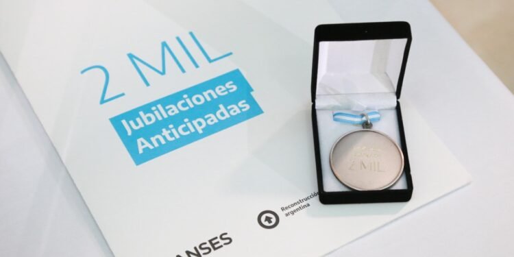 EL PRESIDENTE ANUNCIÓ UN BONO DE FIN DE AÑO DE 8000 PESOS PARA JUBILADOS Y PENSIONADOS