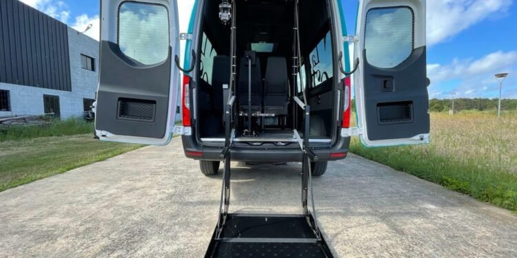 PARTIDO DE LA COSTA: El Partido de La Costa sumó una nueva unidad móvil para el traslado de personas con discapacidad