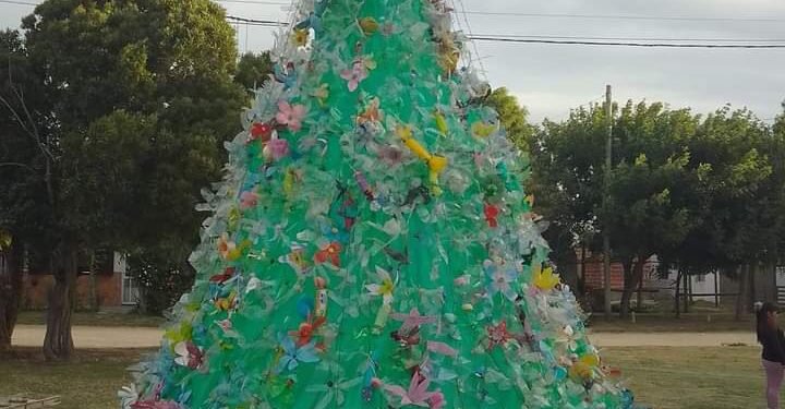 PARTIDO DE LA COSTA: Luego de la presentación de un arbolito en el barrio San Martín de San Clemente, llega la magia de la Navidad a Lucila del Mar y Santa Teresita
