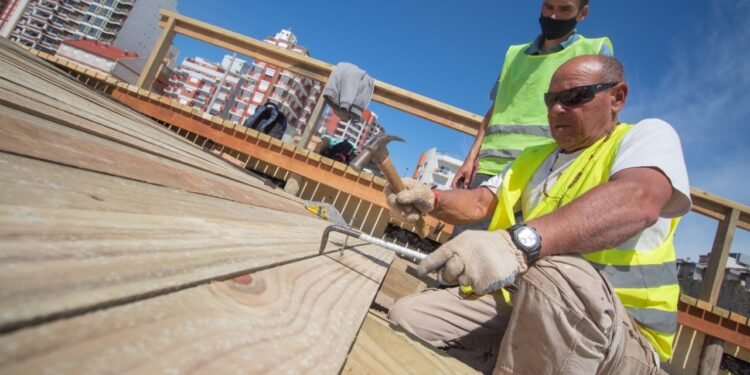 PARTIDO DE LA COSTA: Continúan los trabajos en más de 100 bajadas accesibles a playa en el Partido de La Costa