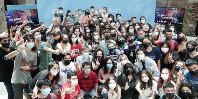 EL PRESIDENTE ANUNCIÓ LA AMPLIACIÓN DE LAS BECAS PROGRESAR PARA ADOLESCENTES DE 16 Y 17 AÑOS