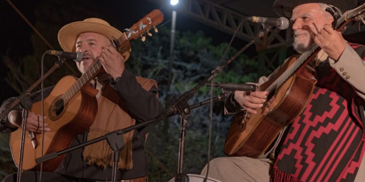 LA COSTA: Con la presencia de Antonio Tarragó Ros, la 40ª edición del Encuentro Nacional Santosvegano de Payadores fue un éxito en San Clemente