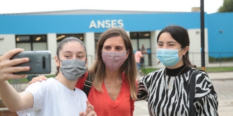 PROGRESAR CUMPLE 8 AÑOS ACOMPAÑANDO A MÁS DE 1 MILLÓN DE JÓVENES