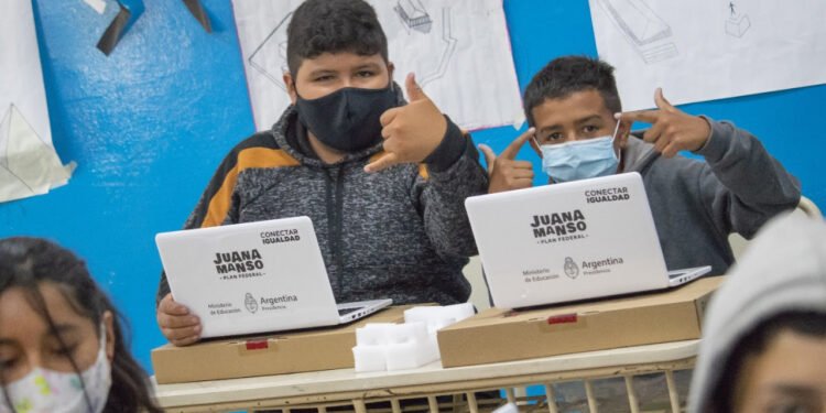 LA COSTA: El programa Conectar Igualdad invita a conocer más de las nuevas netbooks en su trailer de verano