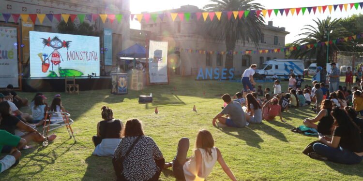 ANSES INVITA A LAS FAMILIAS ARGENTINAS A PARTICIPAR DE LA MUESTRA MONSTRIÑA