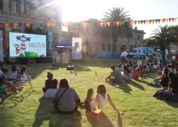 ANSES INAUGURÓ LA MUESTRA “MONSTRIÑA” EN EL ESPACIO CULTURAL UNZUÉ