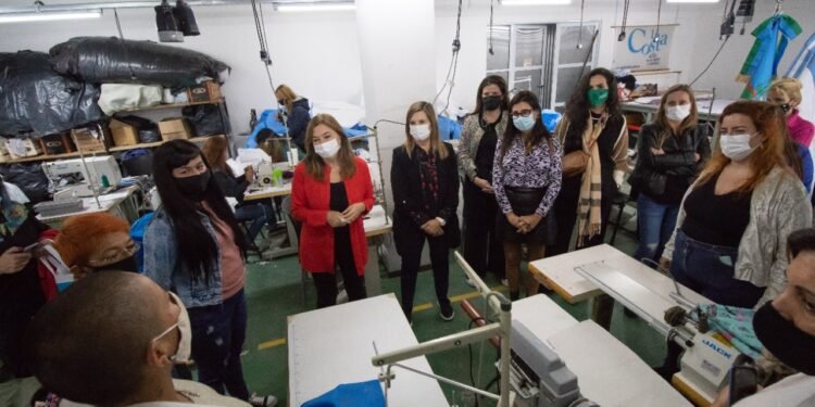 LA COSTA: La Municipalidad y la Provincia pusieron en marcha un proyecto de fortalecimiento de emprendimientos productivos de mujeres en Lucila del Mar