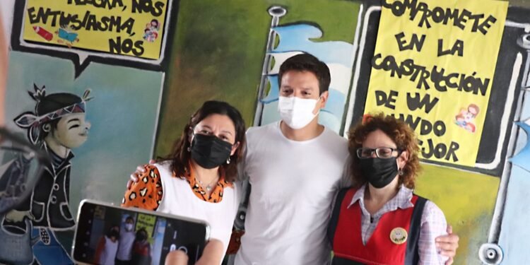 LA COSTA: Cristian visitó la Escuela Primaria Nº 5 de Santa Teresita para escuchar las inquietudes de la comunidad educativa