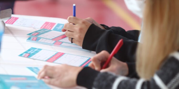 LA COSTA: Vacunación contra el Covid-19: se están enviando turnos para la aplicación de refuerzo y hay cuarta dosis libre para grupos de riesgo