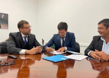 LA COSTA: Cristian firmó el convenio para la obra de asfalto que unirá Lucila del Mar y San Bernardo por calles internas