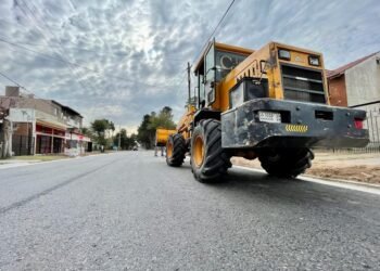 LA COSTA: Se trabaja en 200 nuevas cuadras del Plan Integral de Asfalto y luminaria LED en las localidades del Partido de La Costa