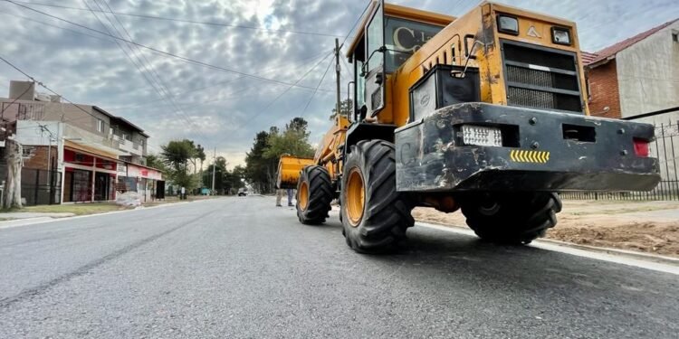 LA COSTA: Se trabaja en 200 nuevas cuadras del Plan Integral de Asfalto y luminaria LED en las localidades del Partido de La Costa