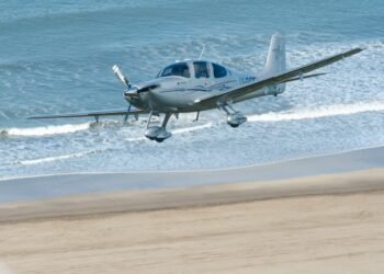 LA COSTA: El Aeroclub Santa Teresita relanza su oferta educativa con dos jornadas de actividades y un desfile aéreo por la playa