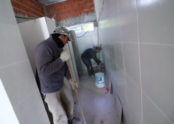 LA COSTA: Infraestructura escolar: se construye una batería de baños en la Escuela Primaria Nº 11 de Lucila del Mar