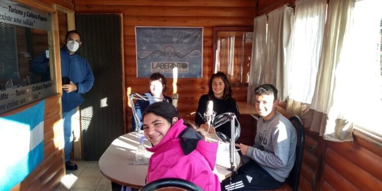 LA COSTA: Chicos y chicas de las Escuelas de Educación Especial de La Costa comenzaron con los talleres de programas de radio