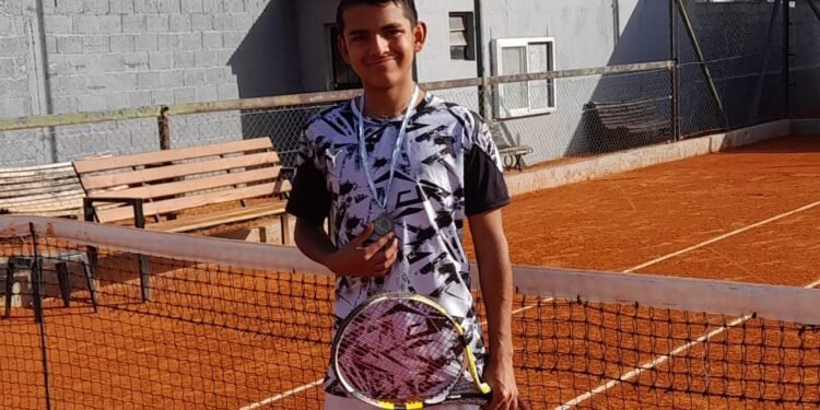 LA COSTA: Joven promesa del tenis costero fue campeón en el Abierto de Dolores