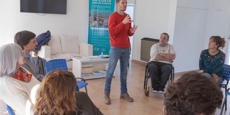 LA COSTA: Se realizó un taller de sensibilización para capacitar a prestadores turísticos y consolidar al Partido de La Costa como destino accesible