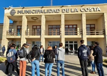 LA COSTA: Estudiantes costeros participaron de una experiencia guiada por el Palacio Municipal de Mar del Tuyú