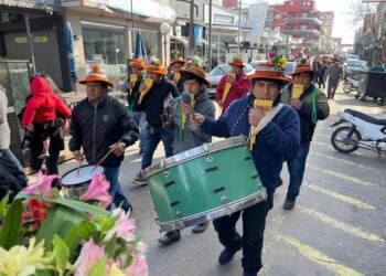 LA COSTA: Con una colorida celebración, la comunidad boliviana rindió homenaje a la Virgen de Urkupiña en Mar de Ajó