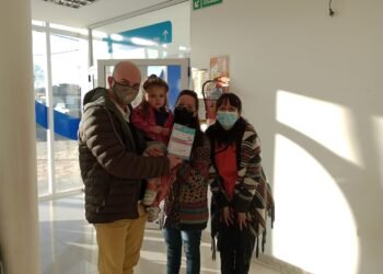 LA COSTA: Allegra fue la primera niña vacunada menor de 3 años contra el Covid-19 en el Partido de La Costa