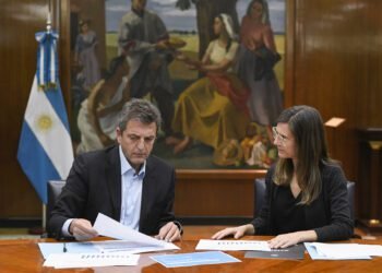 RAVERTA Y MASSA ANUNCIARON EL AUMENTO DEL 15,53% POR MOVILIDAD Y UN REFUERZO DE INGRESOS PARA JUBILADOS