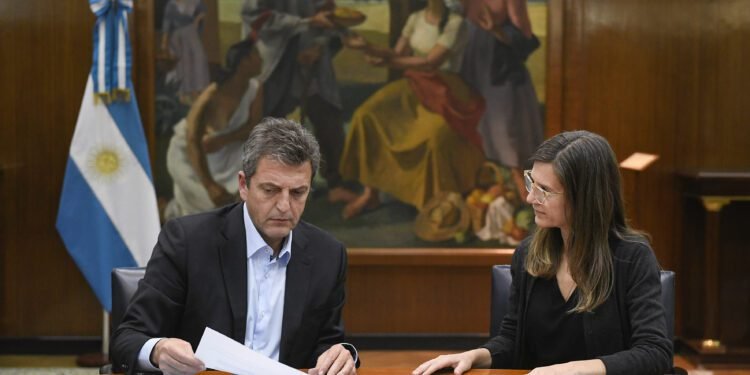 RAVERTA Y MASSA ANUNCIARON EL AUMENTO DEL 15,53% POR MOVILIDAD Y UN REFUERZO DE INGRESOS PARA JUBILADOS