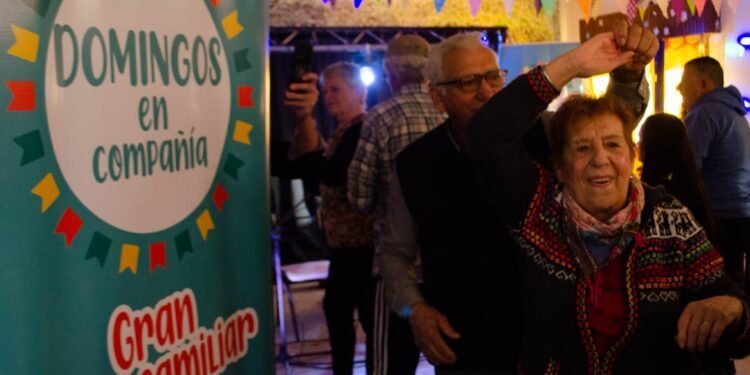 LA COSTA: “Domingos en compañía” pasó por Villa Clelia con una tarde de música y diversión