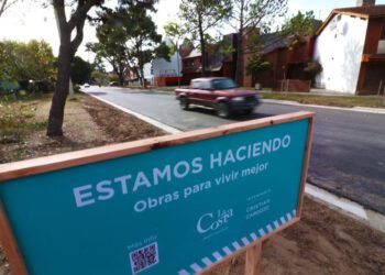 LA COSTA: La colocación de luminaria LED llega a los barrios de La Costa y continúa el Plan Integral de Asfalto