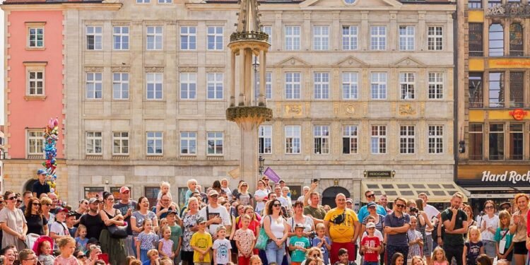 LA COSTA: Artistas callejeros del Partido de La Costa llevaron por primera vez su espectáculo al Festival BuskerBus de Polonia