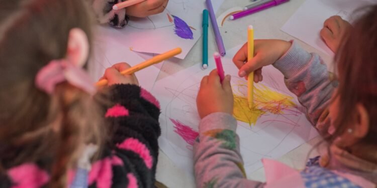 LA COSTA: Cardozo visitó el Jardín de Infantes N° 906 de Villa Clelia y entregó nuevos juegos para el parque de la institución