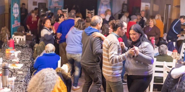 LA COSTA: “Domingos en compañía” pasó por Santa Teresita con otra tarde de música y alegría