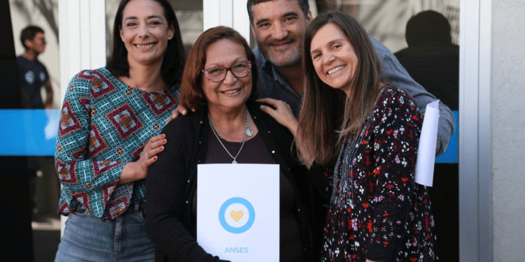 RAVERTA SE REUNIÓ CON JUBILADAS Y JUBILADOS DE BRANDSEN