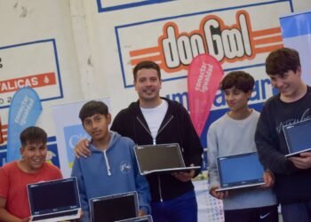 LA COSTA: El Plan Conectar Igualdad sigue entregando netbooks a los y las estudiantes del Partido de La Costa