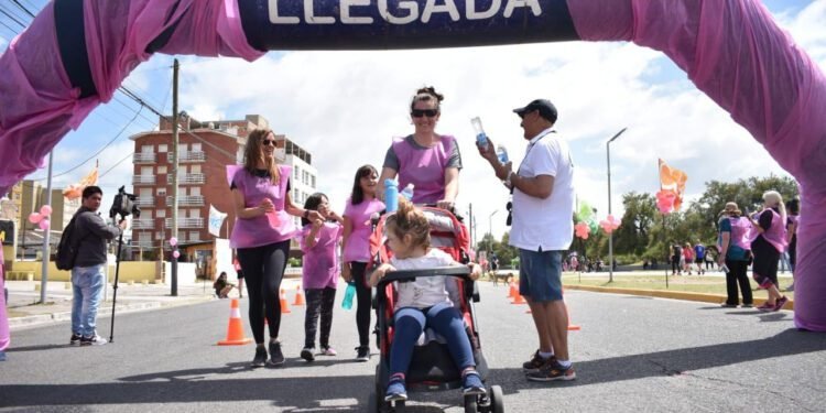 SANTA TERESITA: Se realizó la 5ª edición de la Correcaminata por la Lucha contra el Cáncer de Mama en Santa Teresita