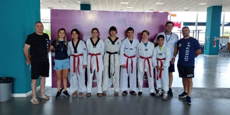 LA COSTA: Deportistas y entrenadores del Seleccionado Municipal de Taekwondo se capacitaron en San Luis