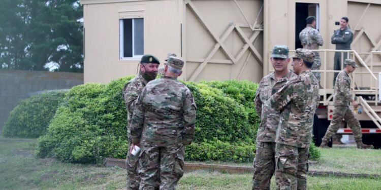 LA COSTA: Cardozo visitó los ejercicios de ciberdefensa que se llevaron adelante en la estación de amarre del cable submarino en Las Toninas