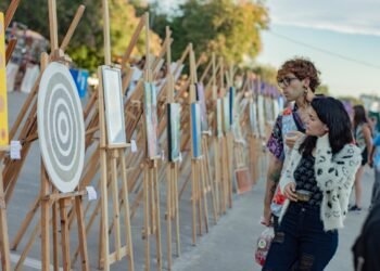 SANTA TERESITA: Con una gran convocatoria se llevó a cabo la exposición de artistas costeros «100 x 100» en Santa Teresita