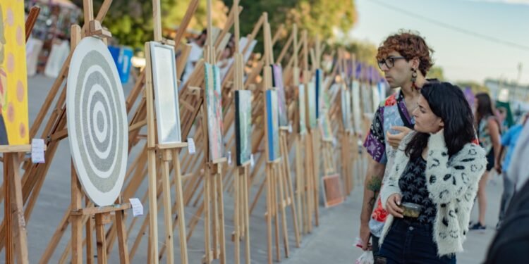 SANTA TERESITA: Con una gran convocatoria se llevó a cabo la exposición de artistas costeros «100 x 100» en Santa Teresita