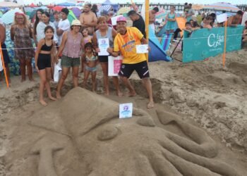 Arrancó el Concurso Nacional de Figuras y Castillos de Arena en El Partido de La Costa