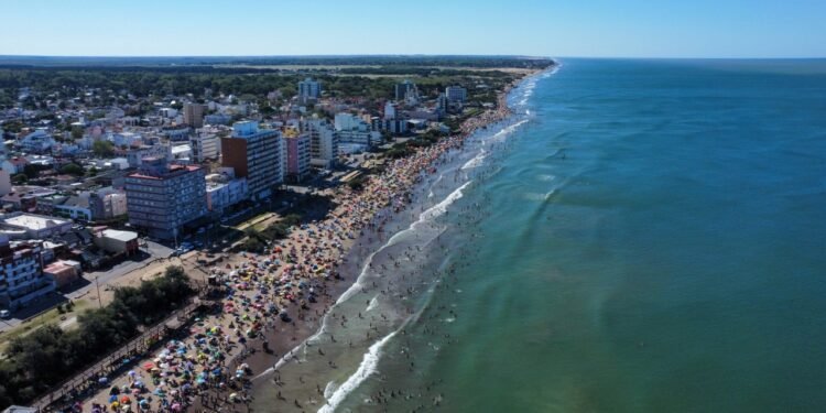 LA COSTA: Las playas de La Costa cuentan con Puntos Accesibles para personas con discapacidad motriz