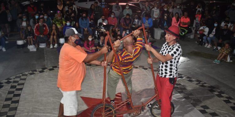 En Lucila del Mar también se disfrutan los espectáculos gratuitos al aire libre