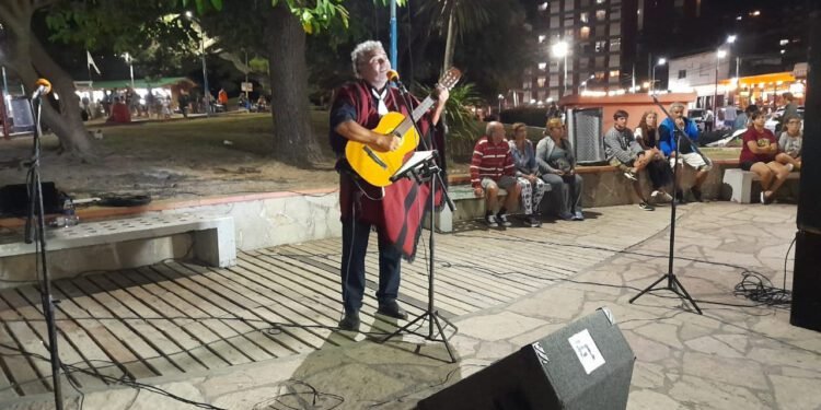 Continúa los lunes y miércoles el ciclo “Música en la Plaza” en San Clemente