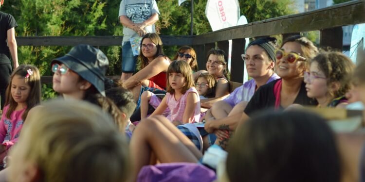 Música, arte y humor en las plazas y peatonales de Santa Teresita y Mar del Tuyú