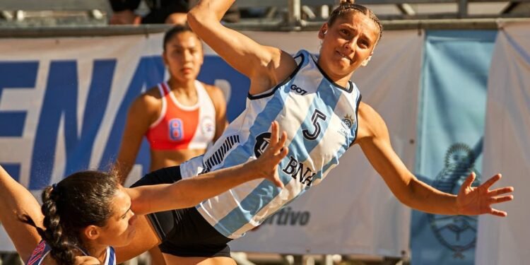 Con la costera Giuliana Gamba, la Selección Argentina se quedó con el Cuatro Naciones de Beach Handball