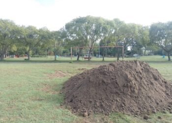 Acompañamiento a los clubes de barrio: se realizan trabajos en el campo deportivo de Fomento San Bernardo
