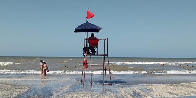 Fwd: Con más de 120 guardavidas continúa el Operativo de Seguridad en la Playa del Partido de La Costa