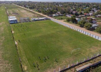 Con el acompañamiento de la Municipalidad, avanzan los trabajos de embellecimiento en las canchas de los clubes de La Costa