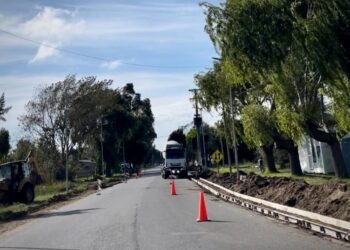 Avanzan los trabajos de cordón cuneta para completar la Avenida 58 de Mar del Tuyú