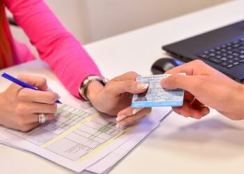 Ya se puede pedir turnos para obtener o renovar la Licencia de Conducir a través de WhatsApp