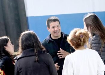 Más de 600 estudiantes de sexto año de la secundaria ya recibieron sus computadoras del Programa Conectar Igualdad Bonaerense